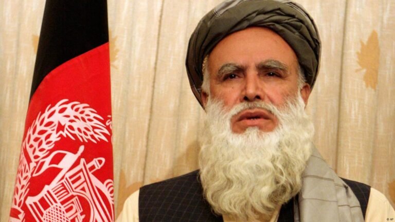 استاد سیاف:د افغانستان نظام د یوې شرمونکې دسیسې او جوړجاړي په پایله کې لمنځه ولاړ