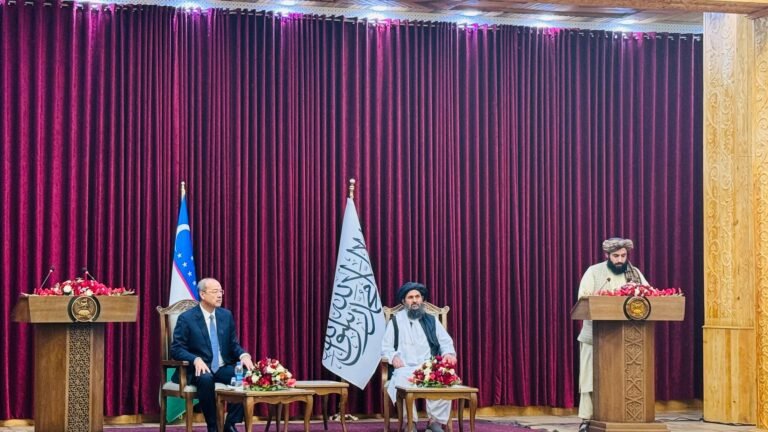 افغانستان او ازبکستان؛د سوداګریزو اړیکو د پراختیا لپاره یو شمېر تړونونه لاسلیک کړل