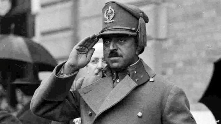 ۱۰۵ کاله مخښکې