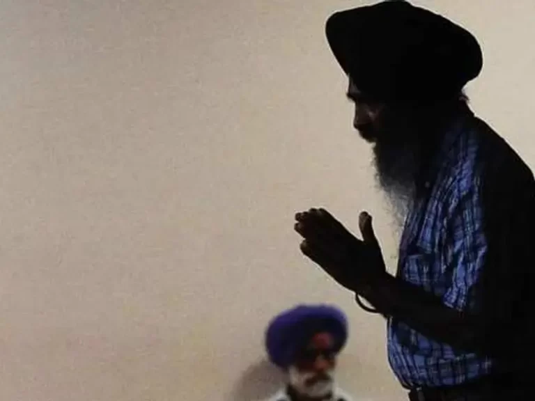 هندوستان؛۲۰ تنه افغان سیکانو ته مو د خپل هیواد تابعیت ورکړ