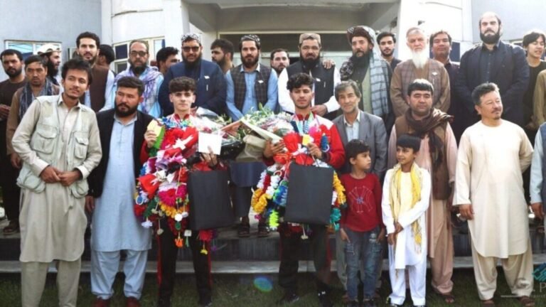 د تکواندو دوه افغان لوبغاړي؛چین کې له مډالونو ګټلو وروسته بیرته هېواد ته راستانه شول