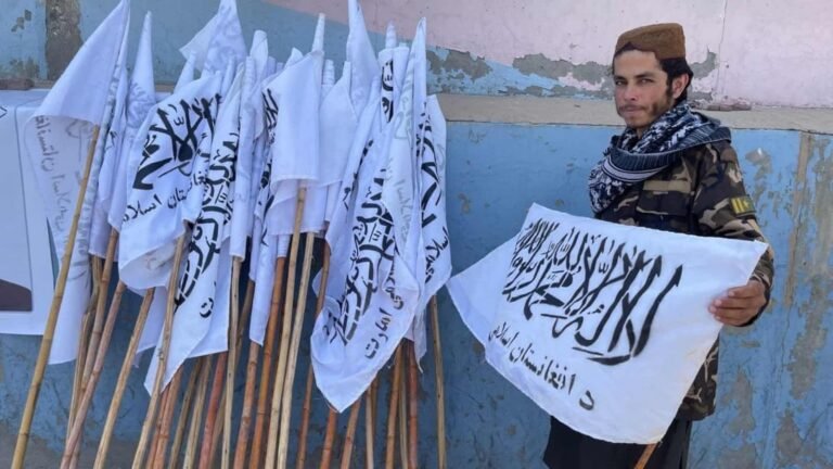 د اګسټ څوارلسمه؛د پاکستان د خپلواکۍ ورځ سره هممهاله د طالبانو حکومت هم دغه ورځ د خپلواکۍ ورځې په پلمه لمانځي