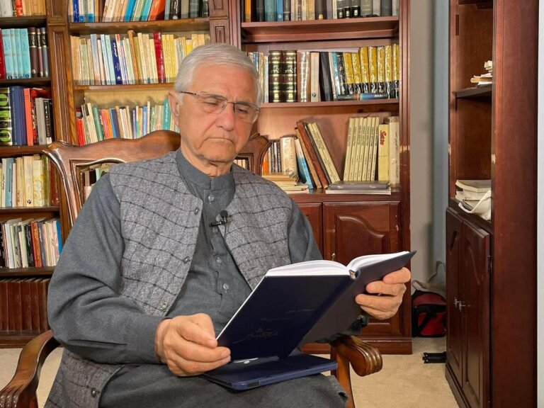 عبدالباري جهاني طالب مشرانو ته:د رسول اکرم ص څخه نیولې بیا تر اوسه داسې خلیفه، امیر، سلطان یا پاچا مو لیدلی یا اورېدلی چې له خپلو خلکو او حتی له خپلو وزیرانو څخه مخ پټوي؟