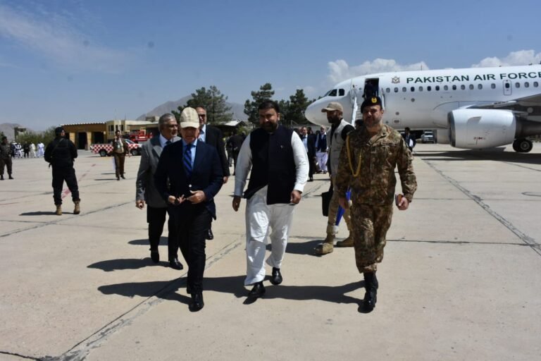 بلوچستان کې له سختو جګړو وروسته؛د پاکستان لومړی وزیر دغه ایالت ته تللی