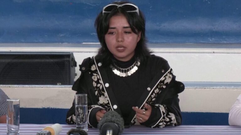 منیژه تلاش:افغانې مېرمنې په قفس کې ژوند کوي