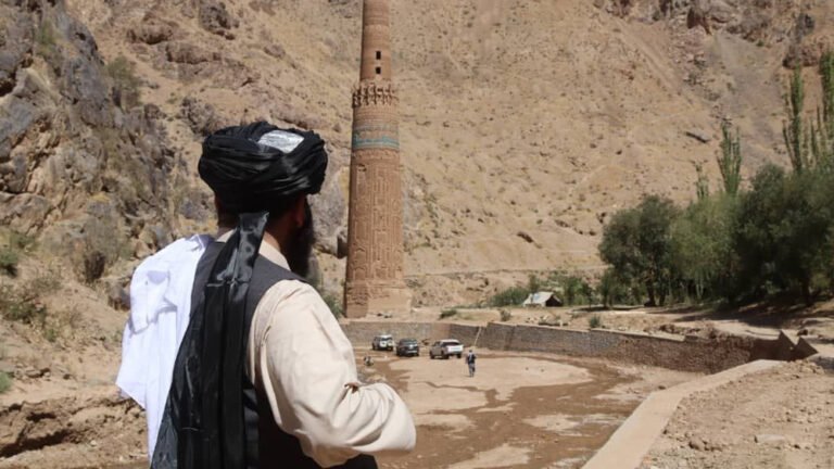 د طالبانو حکومت؛یونسکو دې د غور منار جام په ساتلو کې راسره مرسته وکړي