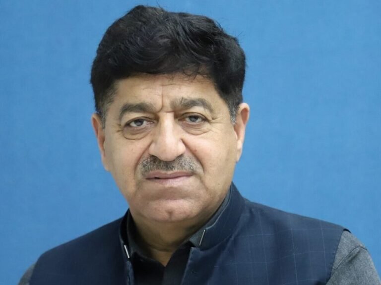 زاهد شاه:له افغان طالبانو سره د خبرو ملاتړی یم