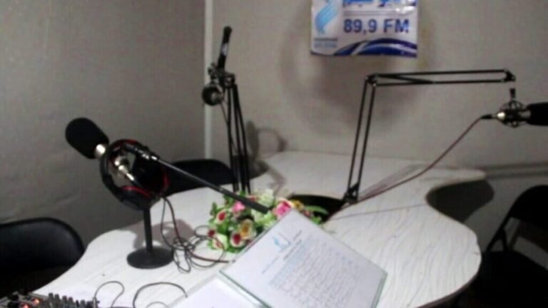 د طالبانو حکومت؛افغانستان کې پر رسنیو په ژوندۍ بڼه د سیاسي خپرونو نشرېدل بند کړي