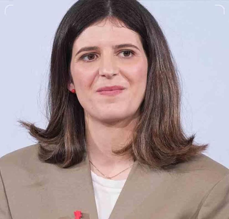 فرانسې؛د مصنوعي ځیرکتیا په مرسته جوړ روباټ د وزیرې په توګه اعلان کړ