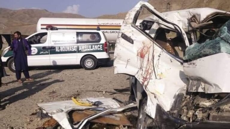 د کابل‌-‌جلال اباد پر لار؛ د ټرافیکي پېښې له کبله پنځه تنه وژل شوي او شپږ نور ټپیان دي