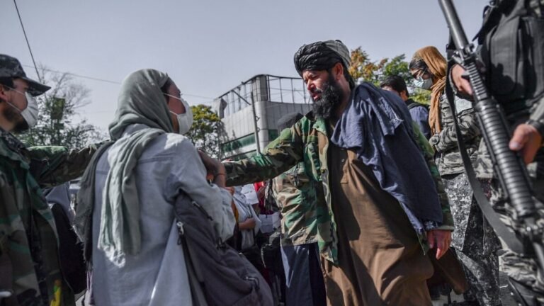 د بخښنې نړیوال سازمان:طالبان دې پر ښځو لګول شوي بندیزونه ژر تر ژره لغوه کړي