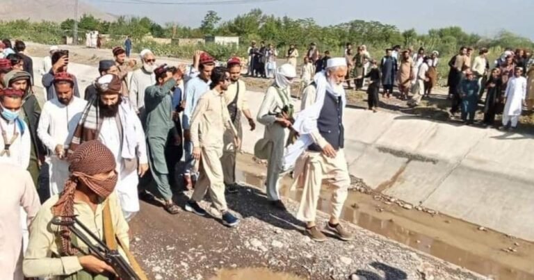 پاکستاني پولیس؛جرګې ته راغلي ځوانان نیسي او نامعلوم لوري ته یې وړي