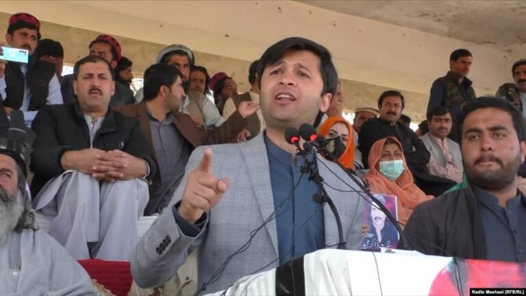 خوشال خان:که پر قامي لویې جرګې برید وشو؛ نو د ناوړه پایلو مسؤلیت یې د پاکستان په غاړه دی