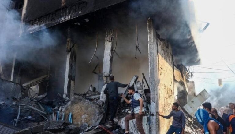 غزه کې؛پر یوه ښوونځي د اسراییلو برید ۱۷ تنه وژلي