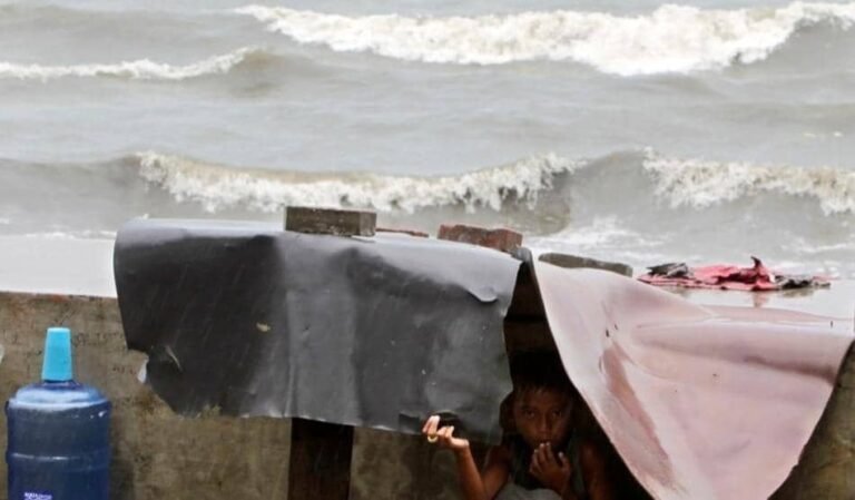 فلیپین کې؛د ټرامي په توم توپان ۱۳۰ تنه وژلي