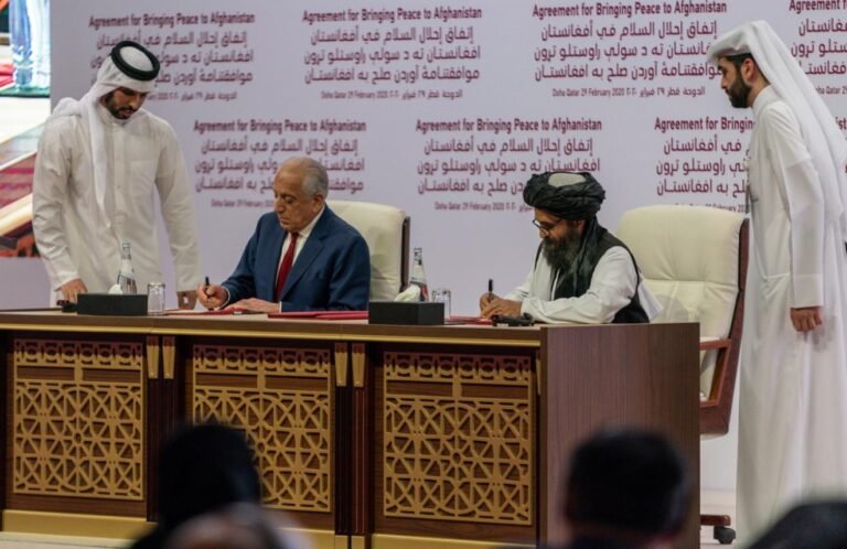 زلمی خلیلزاد د جمهوریت مشرانو ته:افغانستان ستاسې بې کفایتۍ له خاورو سره خاورې او طلایي چانس یې له لاسه ورکړ