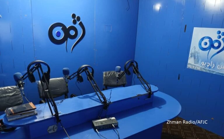 خوست کې؛د طالبانو د امربالمعروف کسانو ژمن راډیو بنده کړې