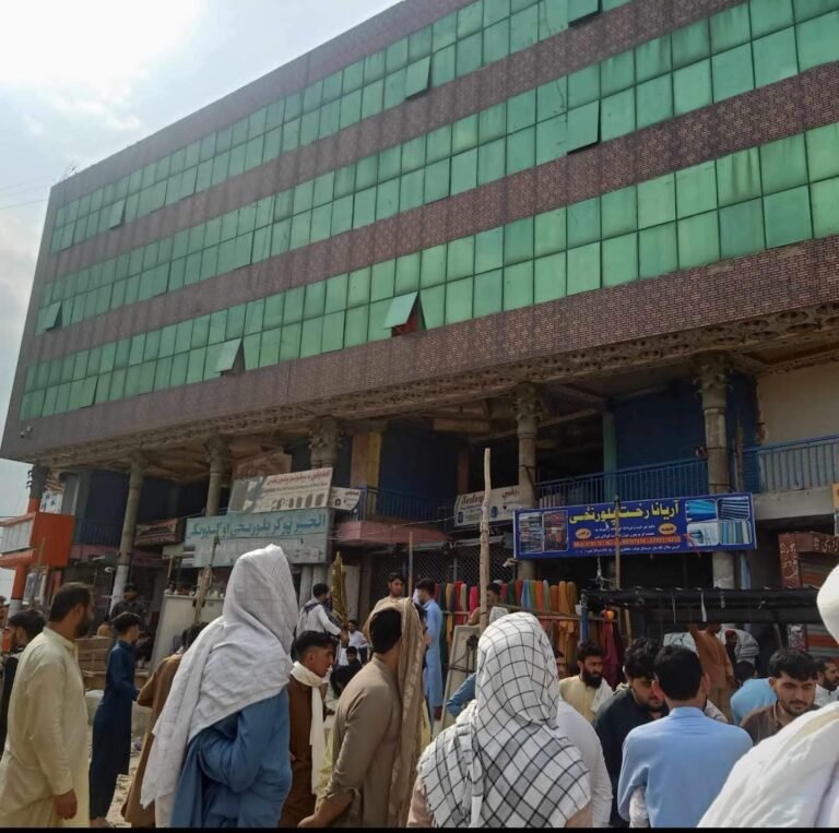 د جلال اباد یو شمېر دوکانداران حماسه میډیا ته:د سلطانزي مارکېټ څښتن د څو طالبانو په مرسته پر دوی ظلم کوي