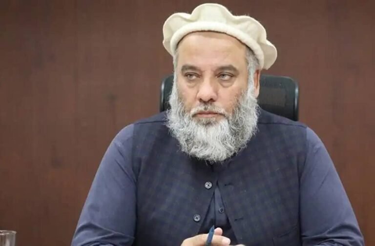 نورالدین عزیزي نړیوالو ته:د افغانانو کنګل شوې شتمني ازاده کړئ