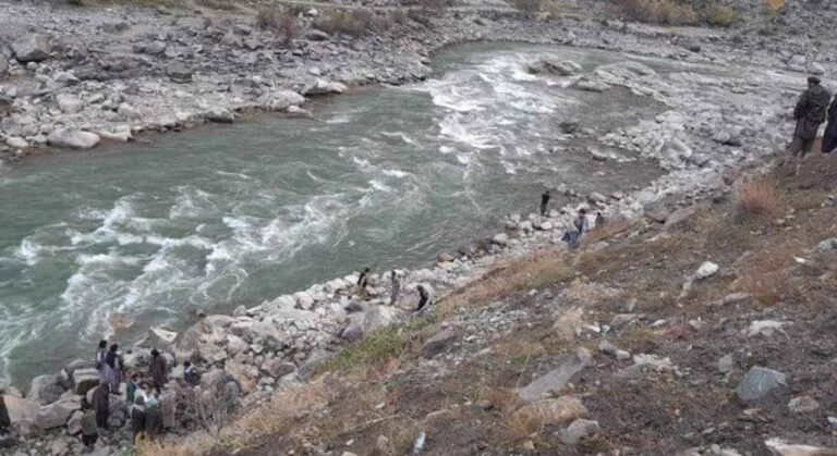 فیض اباد کې؛ترافیکي پېښې اته تنه وژلي