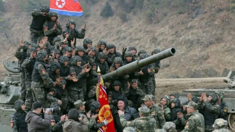 شمالي کوریا؛شاوخوا ۱۱ زره سرتېري د اوکراین سره جګړې لپاره روسیې ته استولي