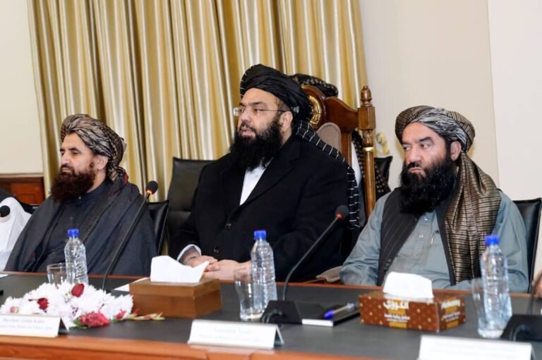 سرګي شویګو؛د طالبانو له یو شمېر لوړ پوړو چارواکو سره کتلي