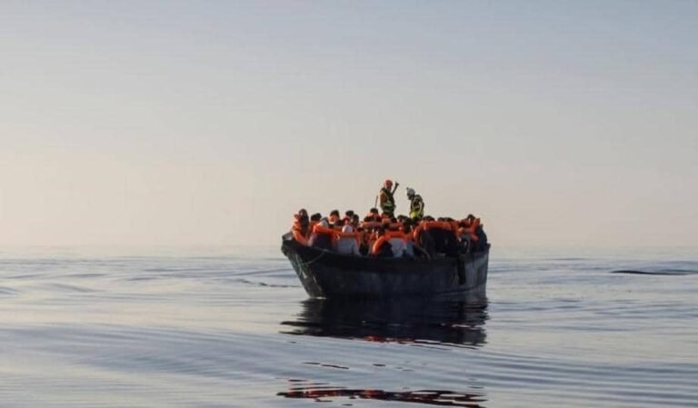 د یونان په سامو ټاپو کې؛د کښتۍ ډوبېدو پېښه کې شپږ ماشومان او دوه مېرمنې وژل شوي