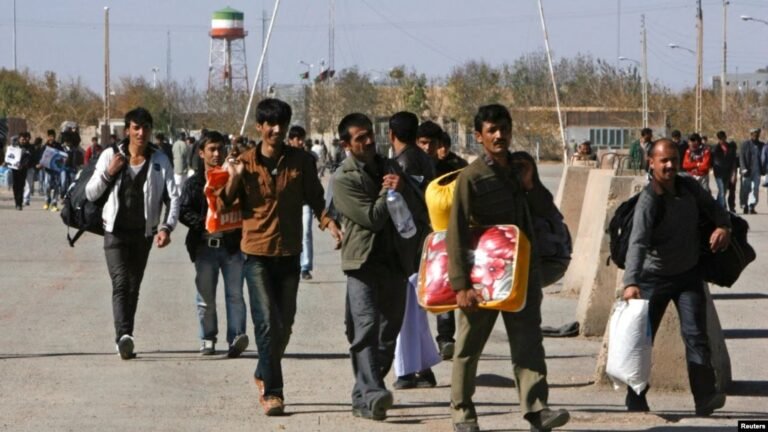 ایران:د روان کال تر پایه به ۲.۵ میلیونه غیر قانوني کډوال له ایران وباسي