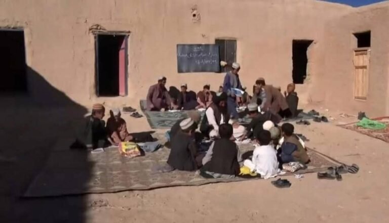 د طالبانو حکومت؛له کندهار وروسته په ارزګان او ځینو نورو سویلي ولایتونو کې په سیمه‌ییزو ټولګیو بندیز لګولی