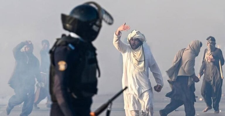 پاکستان:وروستیو لاریونونو کې د ۱۹ افغانانو په ګډون شاوخوا ۱۰۰۰ تنه مو نېولي