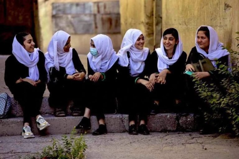 له زدکړو سره د طالبانو دوښمني؛هرات کې یې نجونې کورسونو ته له ورتګ منع کړې