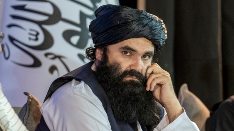 سراج الدین حقاني:د پاکستان او افغانستان د ملتونو اړیکې باید له زیانمنېدو وژغورل شي