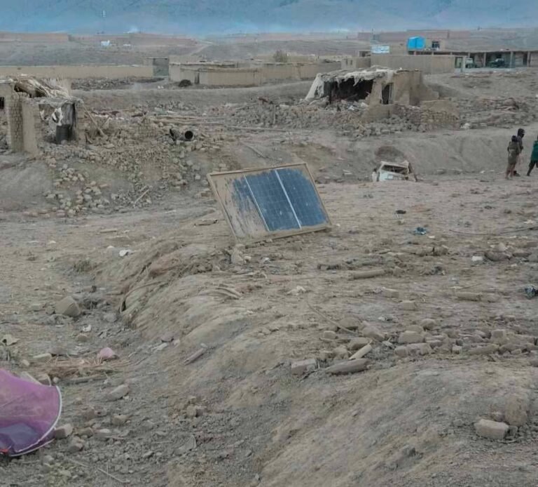 د تلفاتو پټولو لپاره؛طالبانو تېره شپه په بمبار شویو سیمو مخابراتي شبکې پرې کړې دي