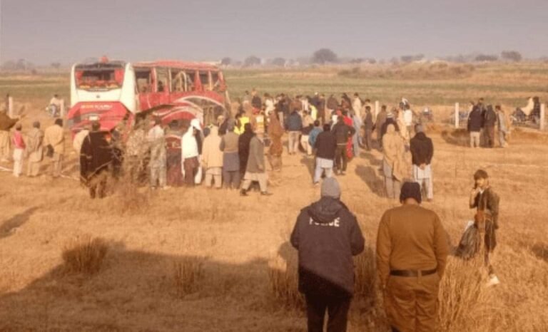 پاکستان؛دوو جلا ترافیکي پېښو کې ۱۸ تنه وژل شوي