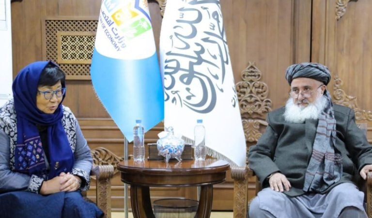 د طالبانو حکومت؛د اقتصاد وزارت سرپرست د یوناما له مشرې سره لیدلي