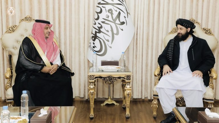 د طالبانو حکومت دفاع وزیر؛د سعودي عربستان له سفیر فیصل طلق البقمي سره کتلي