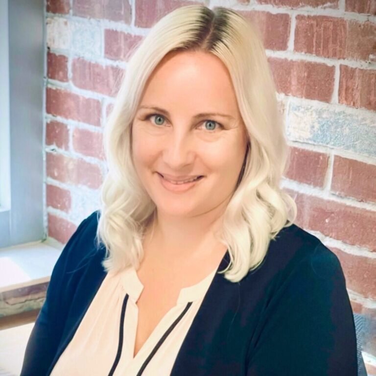 سارا ادم:امریکا باید د طالبانو مالي ملاتړ بند کړي