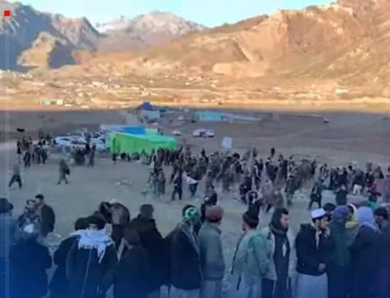 بدخشان؛ځایي خلکو لاریون کړی، چې طالبان یې کانونه نورو ته ورکوي