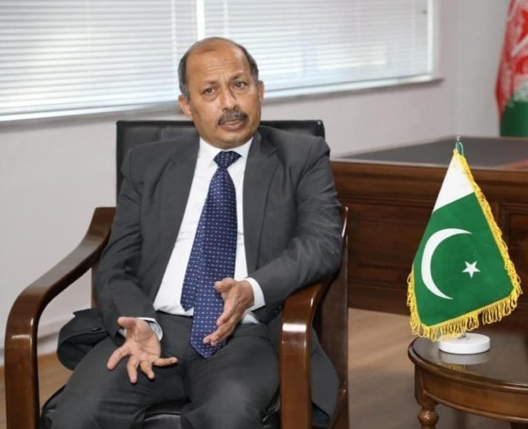 منصور احمد خان:پاکستان باید د افغان طالبانو سره خپله امنیتي تګلاره بدله کړي