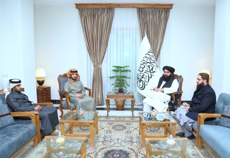 امیرخان متقي؛په کابل کې د قطر دولت د سفارت شارژدافیر مُردِف القاشوطي سره لېدلي