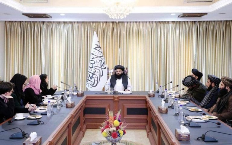 د اروپایي ټولنې شارژدافیرې؛له مولوي کبیر سره کتنه کې له افغانستان سره د ۴۷ میلیونه یورو مرستې اعلان کړی