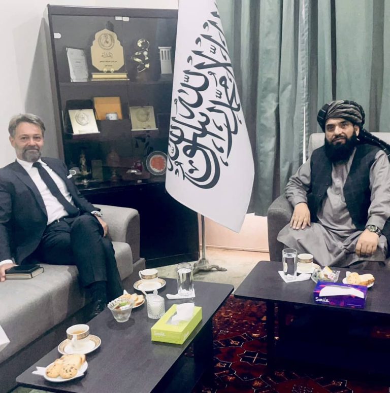 سهیل شاهین؛د افغانستان لپاره د فرانسې له سفیر سره لیدلي سهیل شاهین؛د افغانستان لپاره د فرانسې له سفیر سره لیدلي