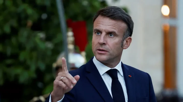 د فرانسې ولسمشر؛ د لبنان پلازمینې بیروت ته تللی