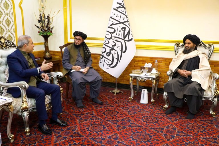 ملا عبدالغني برادر؛د یوناما له مرستیال سره کتلي