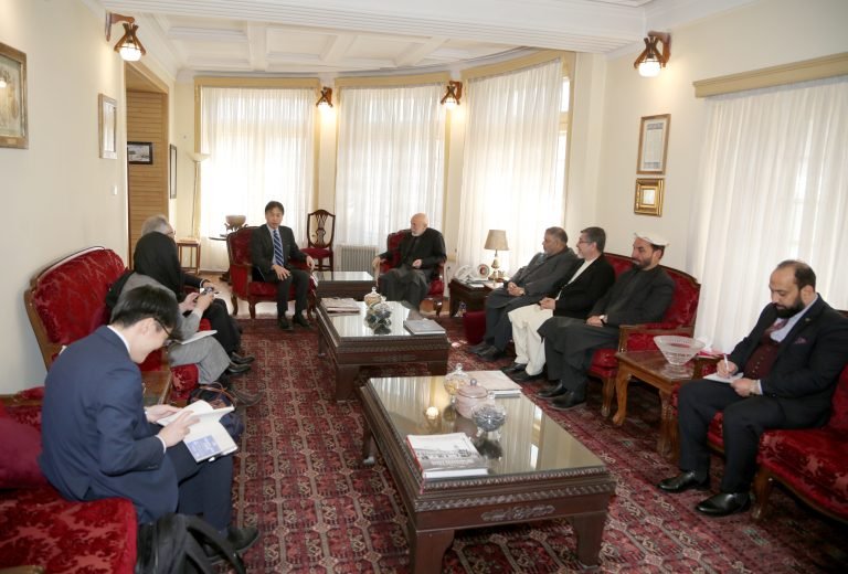 حامد کرزي؛د جاپان له سفیر تاکایوشي کورومیا سره کتلي