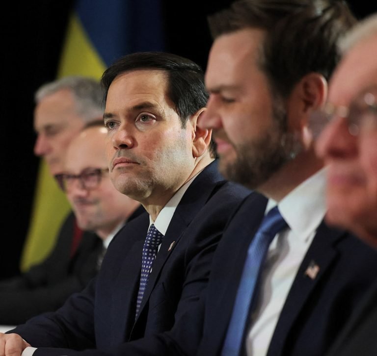 د امریکا او روسیې استازي؛نږدې راتلونکي کې سعودي عربستان کې د روسیې او اوکراین ترمنځ د جګړې په پای ته رسېدو خبرې کوي