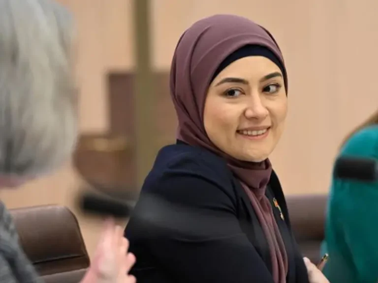 فاطمه پیمان:ایران ښځو ته د غږ پورته کولو ازادي ورکړې