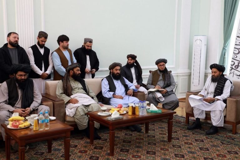 ملا برادر ازبېکستان کې افغان سوداګرو ته:افغانستان کې د امن راتلو سره د اقتصادي ودې لپاره غوره فرصت رامنځته شوی