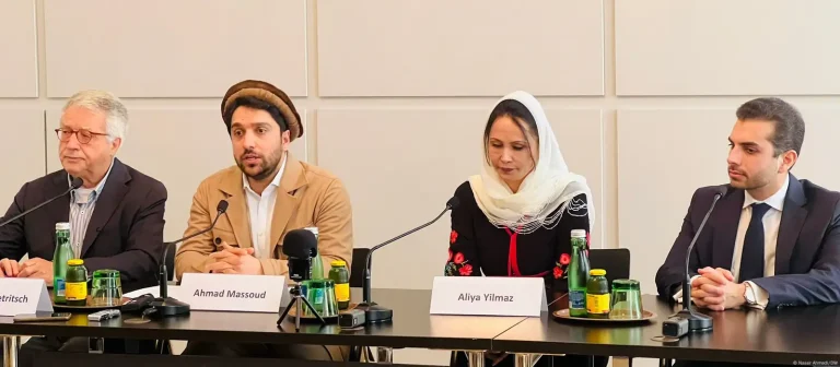 د ویانا پروسه؛په اتریش کې د ویانا پنځمه غونډه د احمد مسعود او جنرال ضیاء په شتون پیل شوه