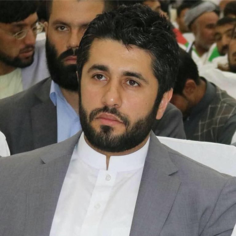 حبیب الرحمن حکمتیار:موږ په نړۍ کې بې سواده او اړمن هېواد یوو؛ خو بیا هم طالبانو په ویاړ او حماقت سره ښوونځي تړلي